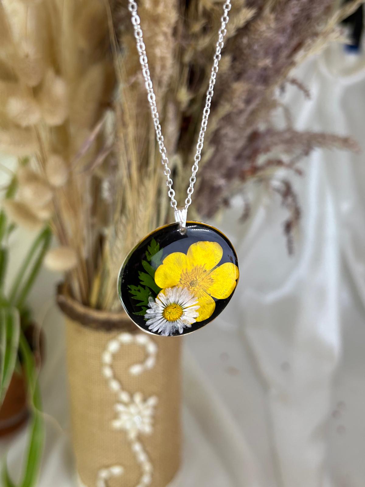 collier bouton d'or et paquerette 2