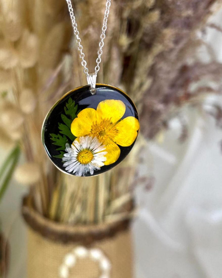 collier bouton d'or et paquerette